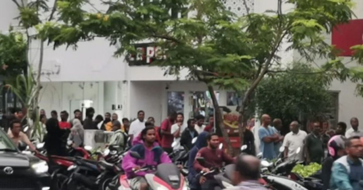 ސިގެރެޓް އުފައްދާތަކެތި އަމިއްލައަށް އެތެރެ ކުރުން މަނާކޮށްފި