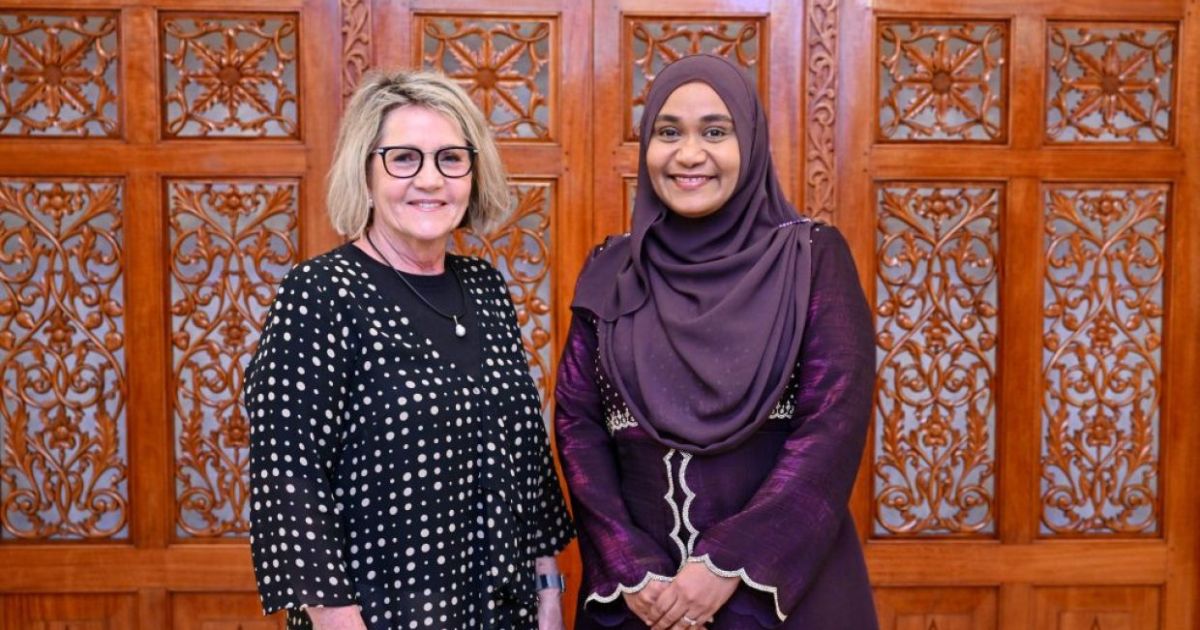 އޮސްޓްރޭލިއާ ގަވަރުނަރުގެ އަނބިކަނބަލުން ފަސްޓް ލޭޑީއާ ބައްދަލުކުރައްވައިފި