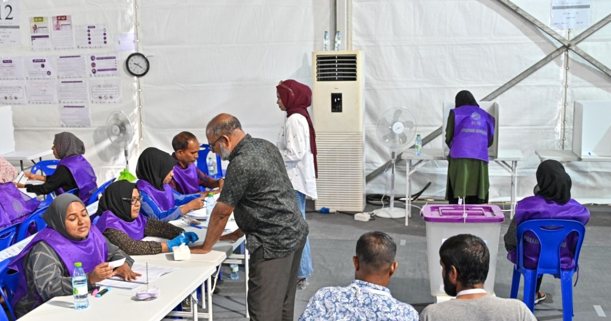 ވޯޓުލުން ދަނީ އަމާންކޮށް، އެއްވެސް ބޮޑު މައްސަލައެއް ދިމައެއްނުވޭ: އީސީ