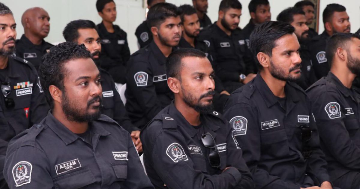 ޖަލު އޮފިސަރުން ހޯދަނީ، މުސާރަ 15،000