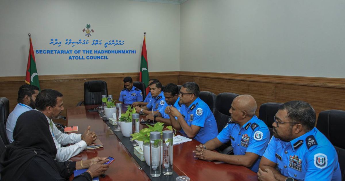 ރަށްރަށުގެ ކުށުގެ ޙާލަތު ދެނެގަތުމަށް ކޮމިޝަނަރ އޮފް ޕޮލިސް ލ. އަތޮޅަށް ރަސްމީ ދަތުރުފުޅެއް
