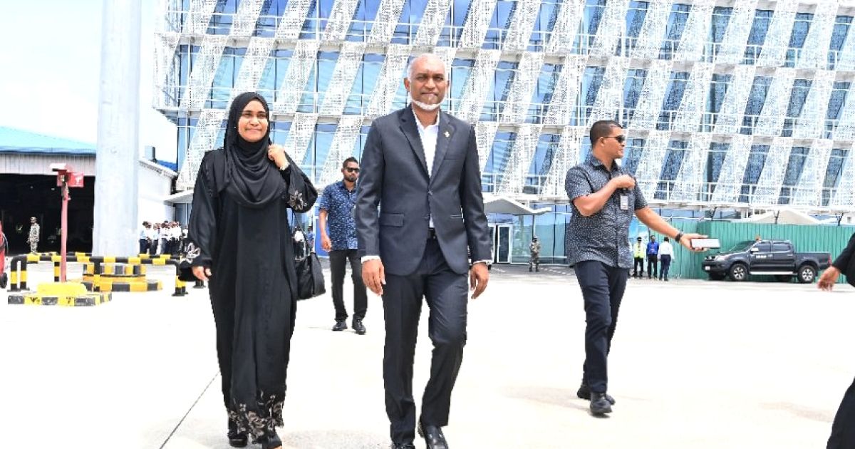 އުމްރާ ދަތުރުފުޅެއްގައި ރައީސްގެ ދެކަނބަލުން ފުރާވަޑައިގެންފި