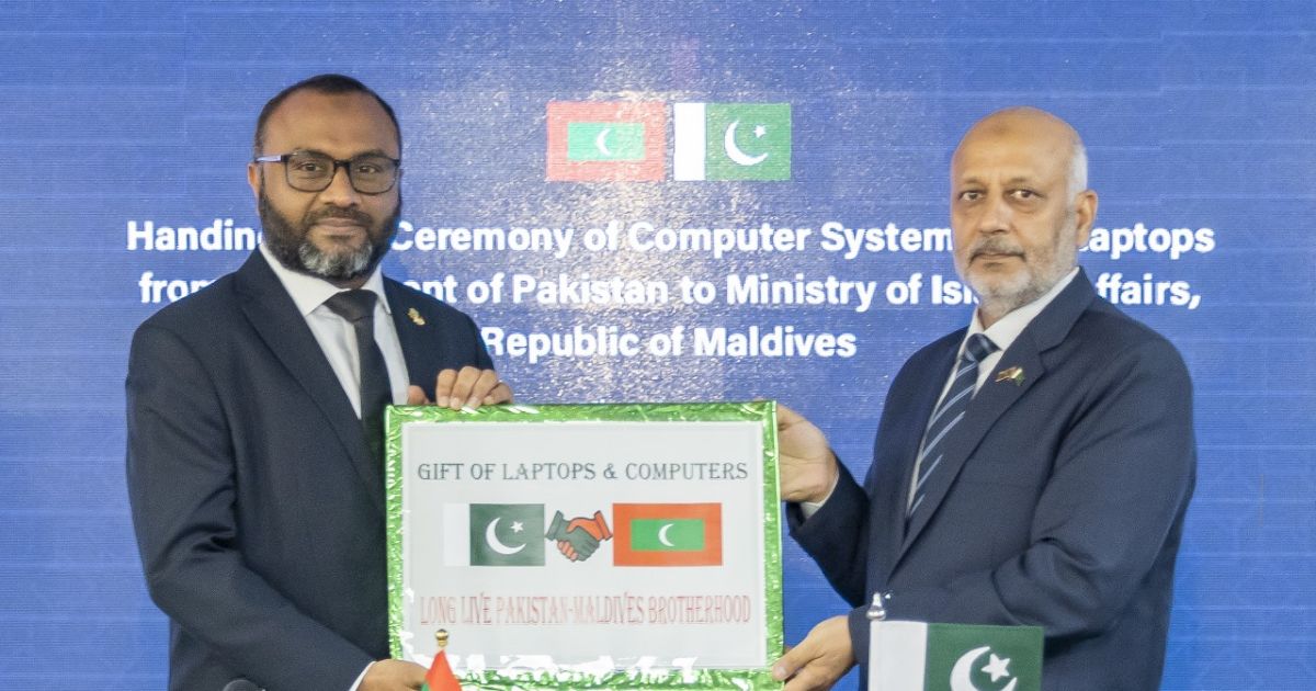 ޕާކިސްތާނުން ރާއްޖެއަށް ކޮމްޕިއުޓަރާއި ލެޕްޓޮޕް ހަދިޔާކޮށްފި