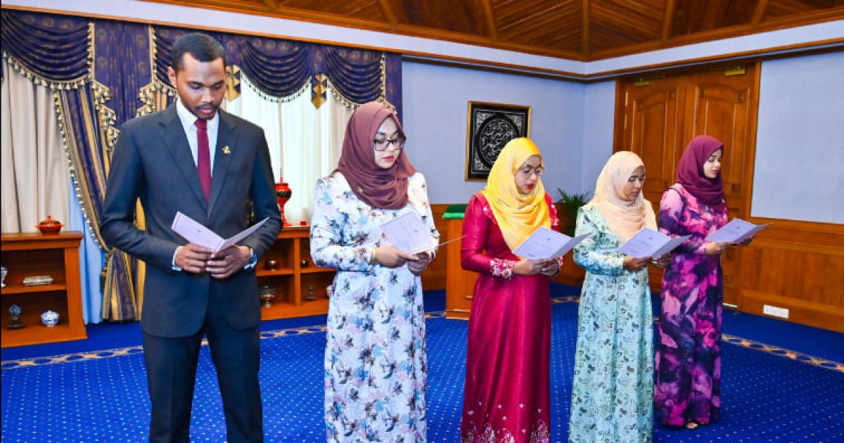 ވަޒީފާއާބެހޭ ޓްރައިބިއުނަލުގެ މެންބަރުކަމާއި ރައީސާއި ނައިބު ރައީސްކަމުގެ މަޤާމަށް، ރައީސުލްޖުމްހޫރިއްޔާ ބޭފުޅުން ޢައްޔަންކުރައްވައިފި