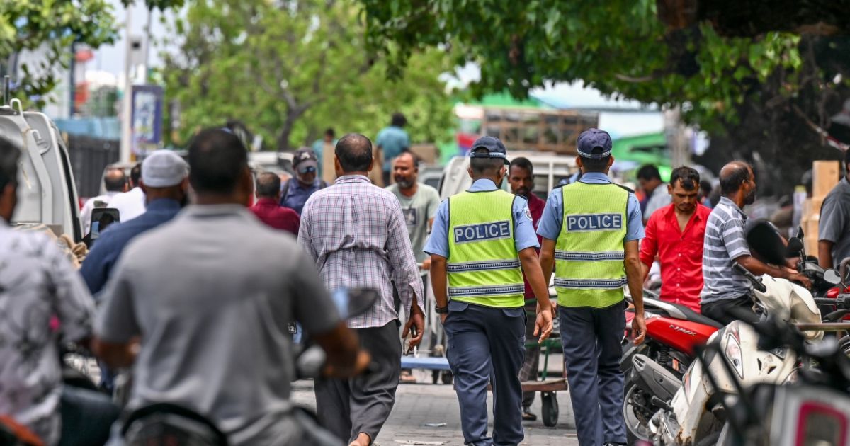 ކެފޭއެއްގެ ބަދިގެއިން ދުން ލީކުވެ އަނބުރައިގަތް 7 މީހަކަށް ފަރުވާ ދެނީ